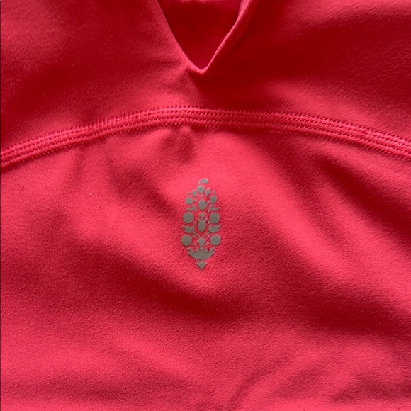 ✨ FP MOVEMENT NEVER BETTER V-NECK TOP SZ M - Picture 3 of 3